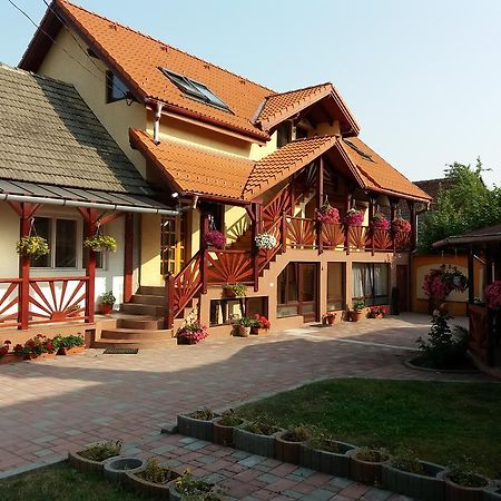 Hotel Casa Lenke Săcele Exterior foto