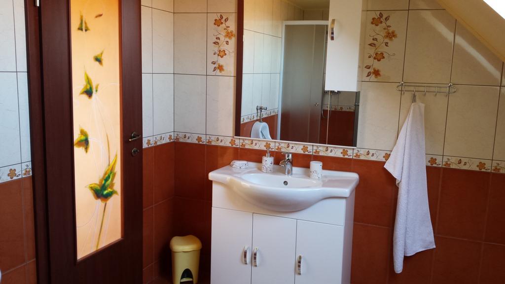 Hotel Casa Lenke Săcele Habitación foto